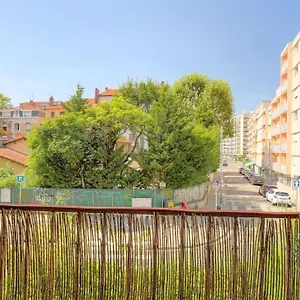 Appartement Le Paisible - Proximite Metro A, Villeurbanne